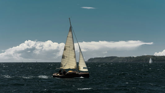 Voilier-sportif-pleine-mer-vendée-globe