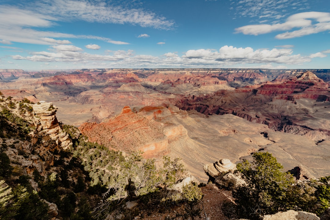 une-vue-panoramique-sur-le-grand-canyon-8_h6Lq1cZ_c