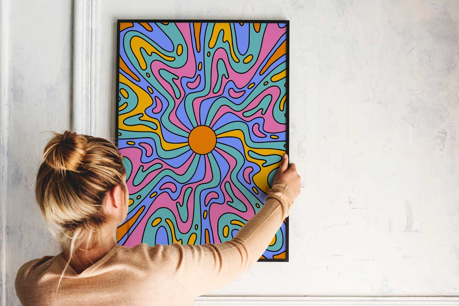 ffiche psychédélique colorée, motif de tourbillon avec soleil central - UNIVEA